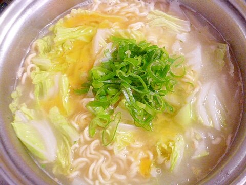 インスタントラーメンアレンジ♪白菜たまごラーメン